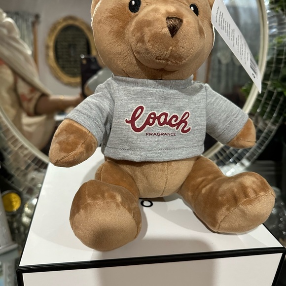 Coach. - Picture 4 of 6